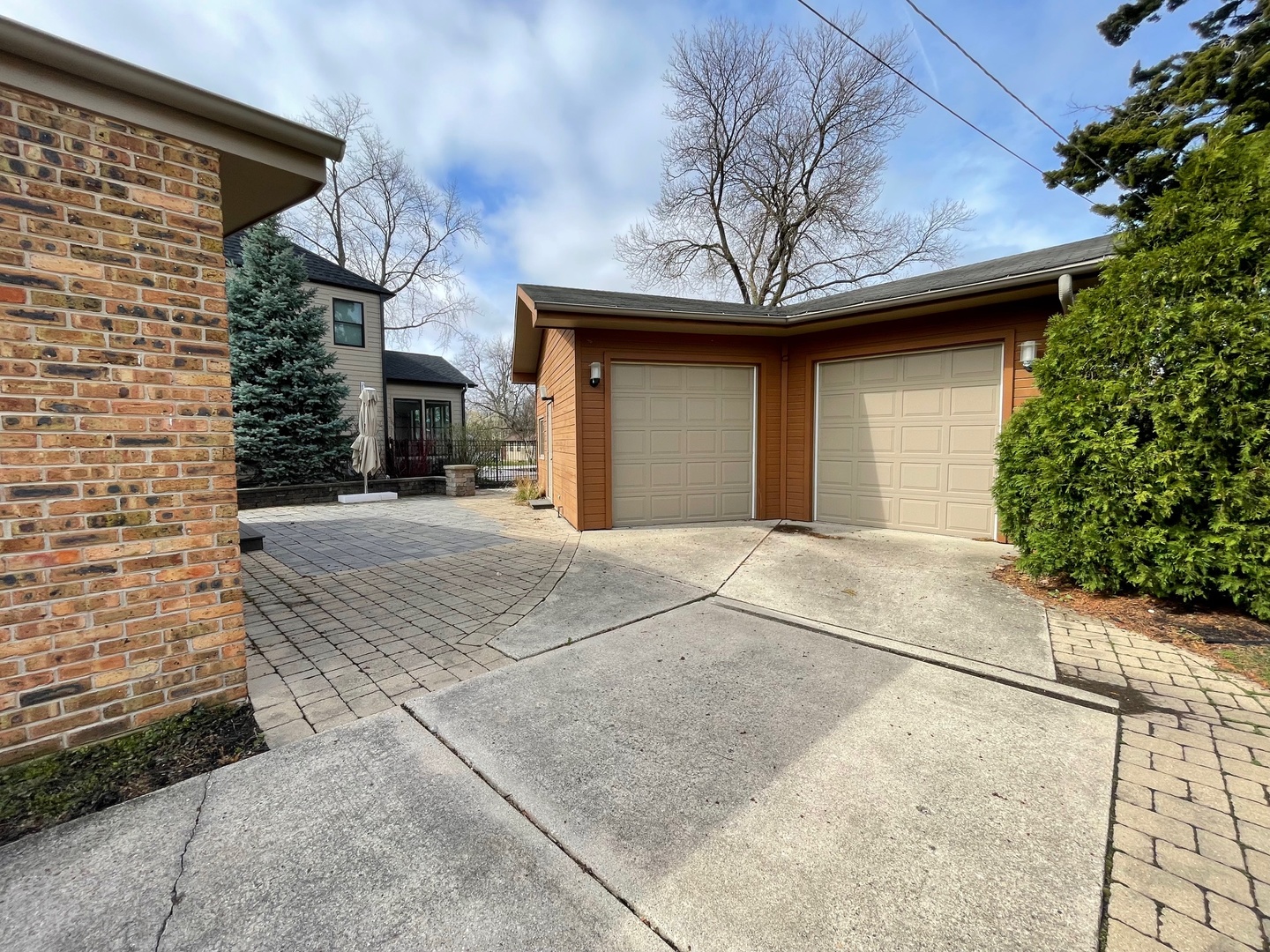 168 N Geneva Avenue, Elmhurst, IL 60126