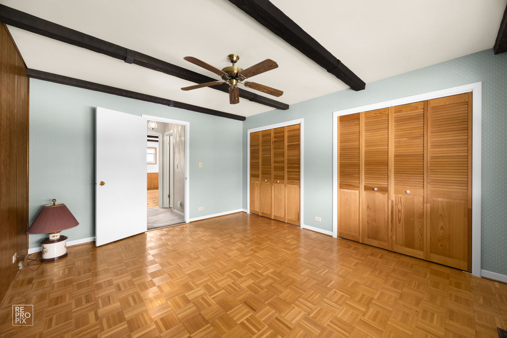 54 Smethwick Lane, Elk Grove Village, IL 60007