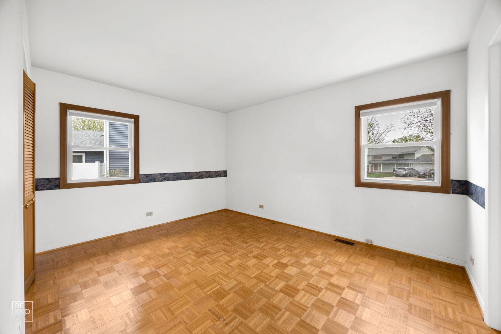 54 Smethwick Lane, Elk Grove Village, IL 60007