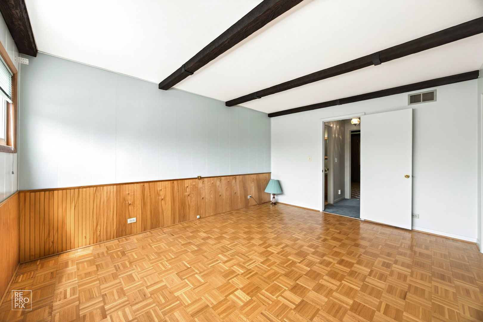 54 Smethwick Lane, Elk Grove Village, IL 60007