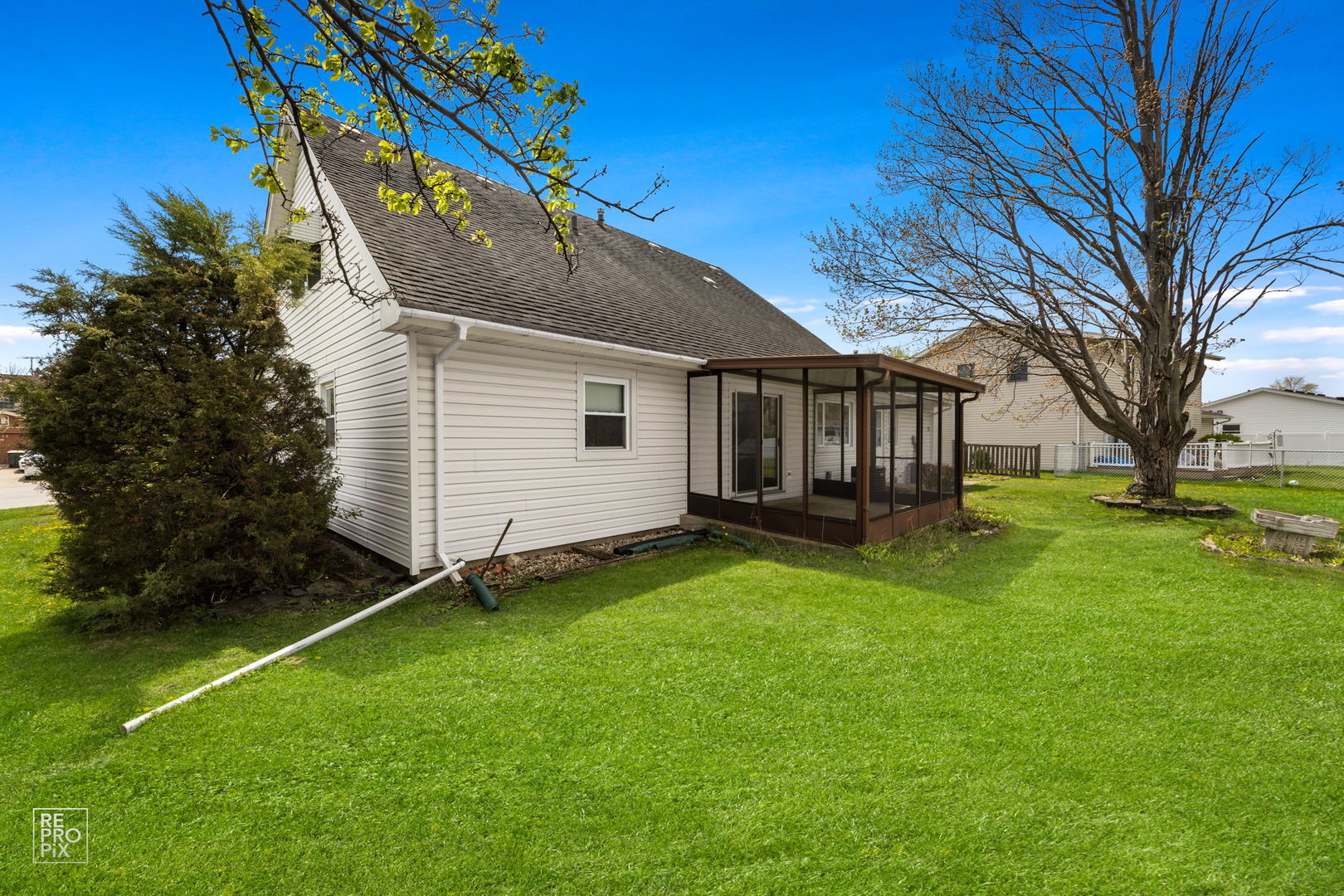 54 Smethwick Lane, Elk Grove Village, IL 60007