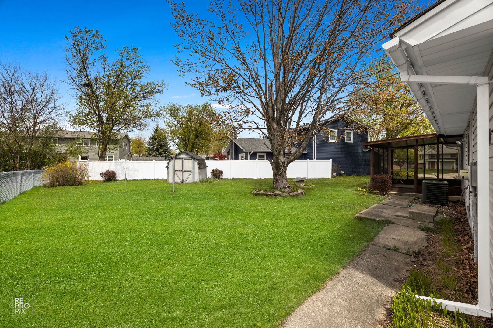 54 Smethwick Lane, Elk Grove Village, IL 60007