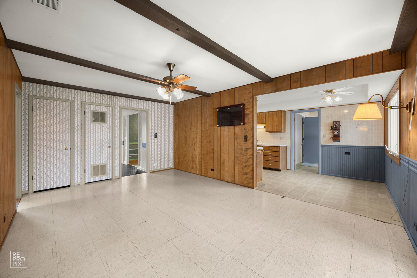 54 Smethwick Lane, Elk Grove Village, IL 60007