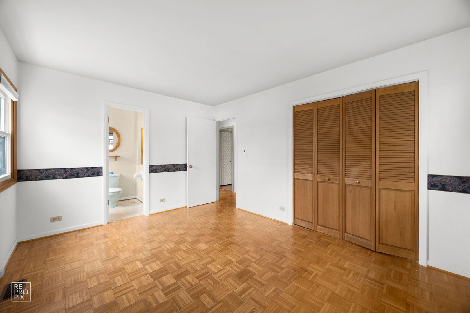 54 Smethwick Lane, Elk Grove Village, IL 60007