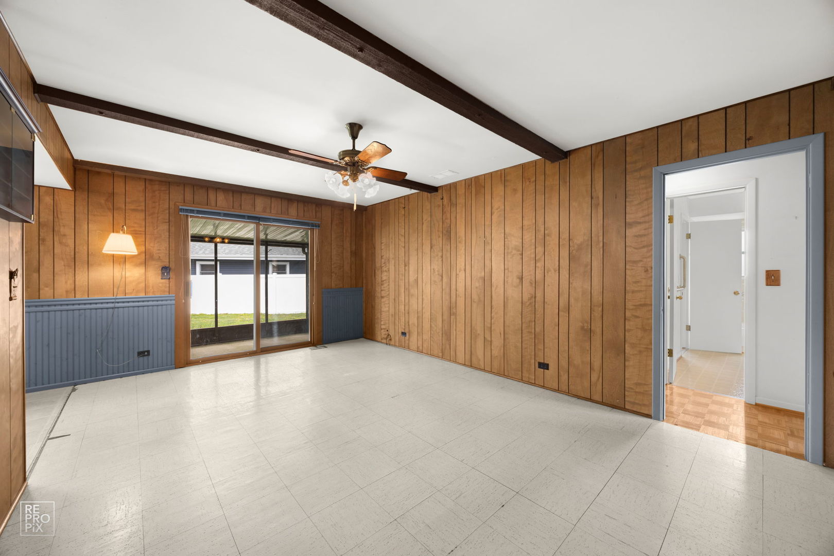 54 Smethwick Lane, Elk Grove Village, IL 60007