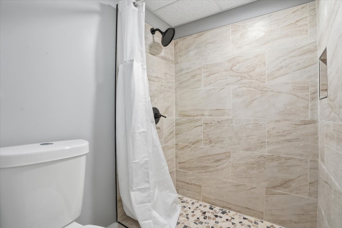 2320 W CHEYENNE Road, Waukegan, IL 60087