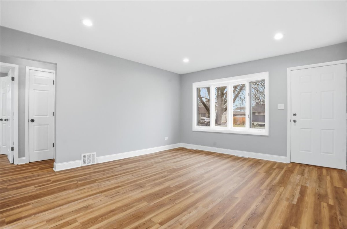 2320 W CHEYENNE Road, Waukegan, IL 60087