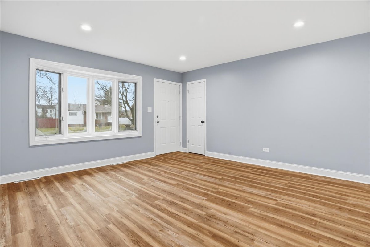 2320 W CHEYENNE Road, Waukegan, IL 60087