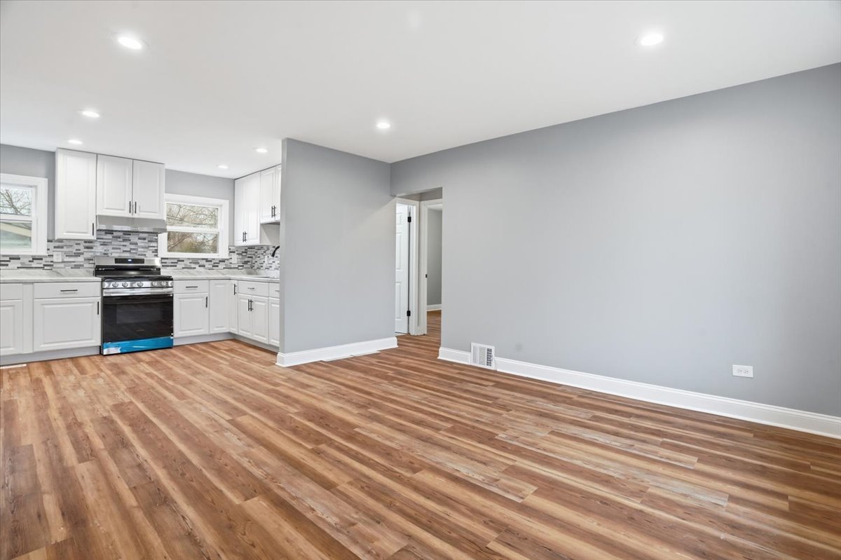 2320 W CHEYENNE Road, Waukegan, IL 60087