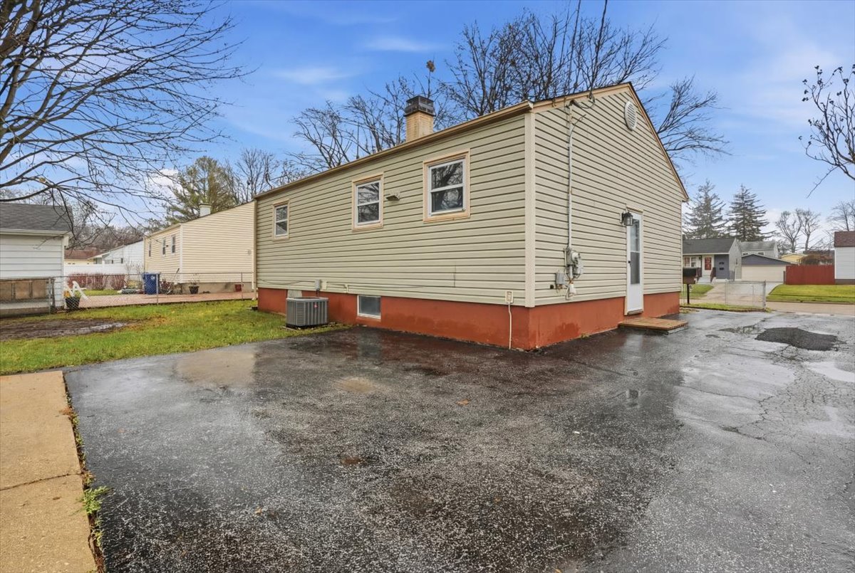 2320 W CHEYENNE Road, Waukegan, IL 60087