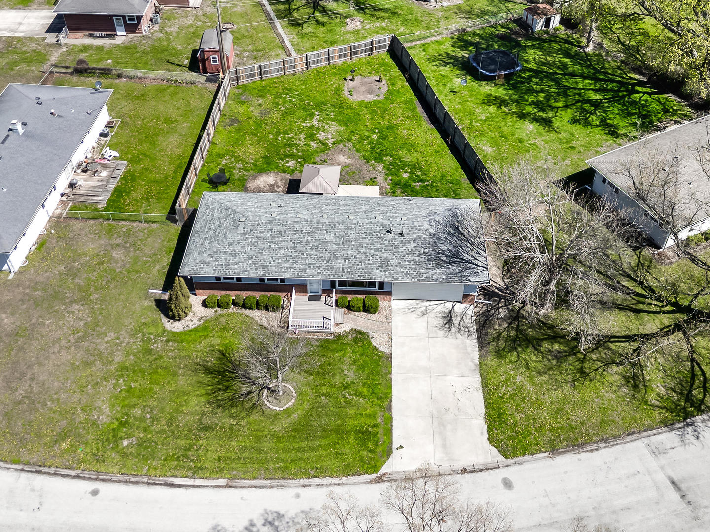 610 Rayjon Drive, Oreana, IL 62554