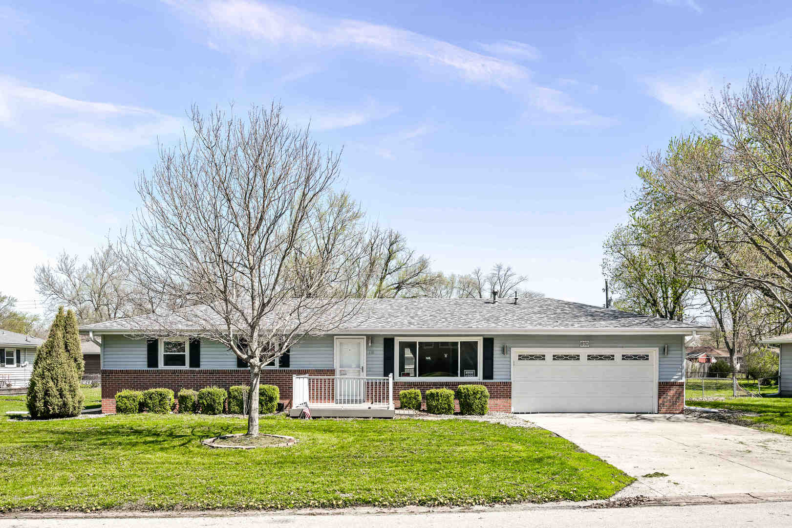 610 Rayjon Drive, Oreana, IL 62554
