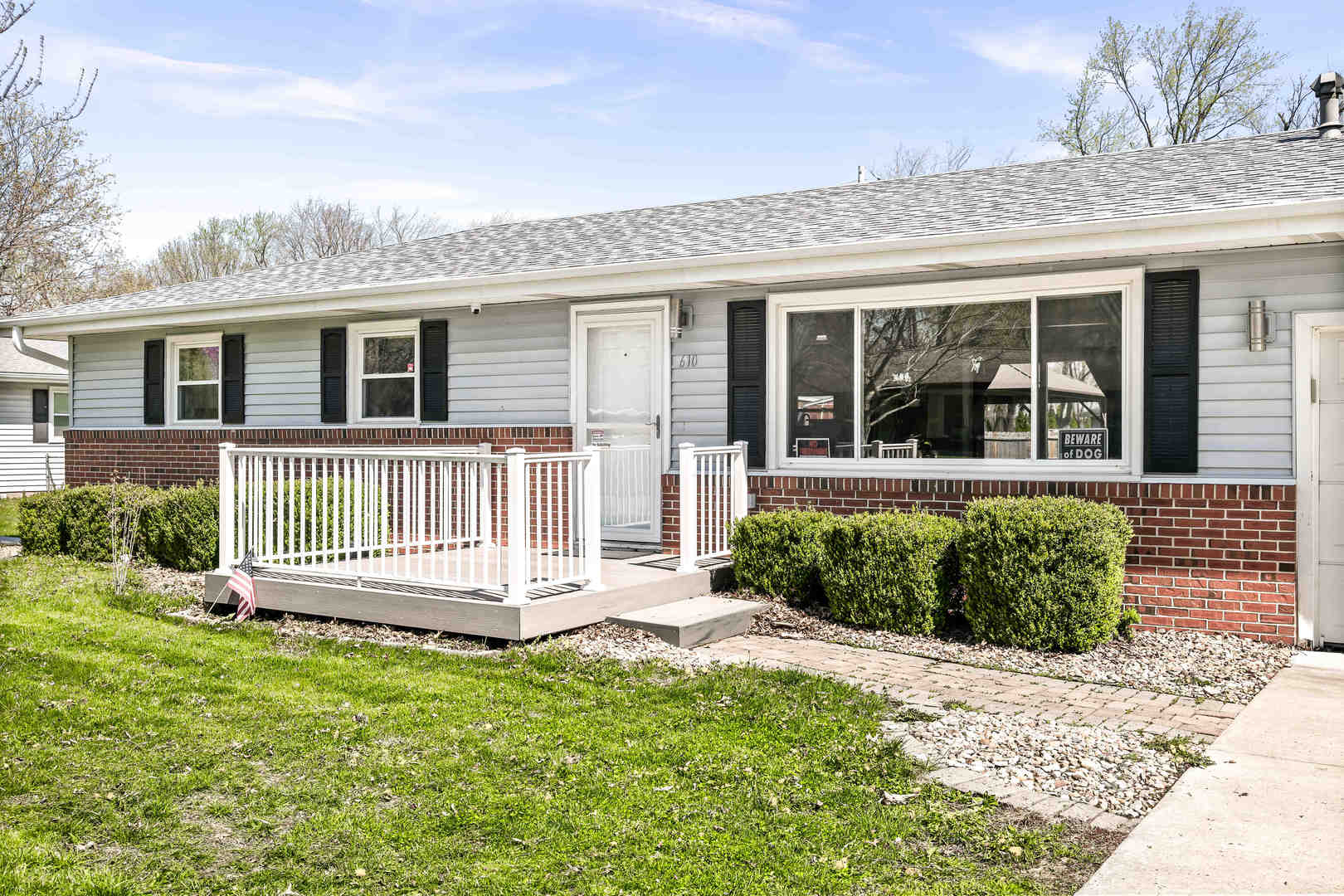 610 Rayjon Drive, Oreana, IL 62554