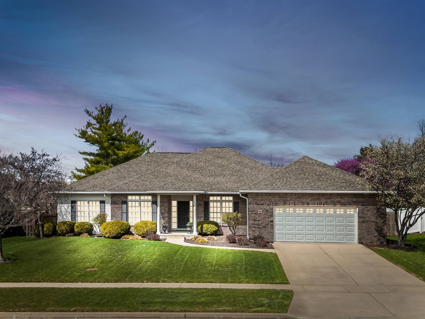 8 Sable Oaks Court, Bloomington, IL 61704