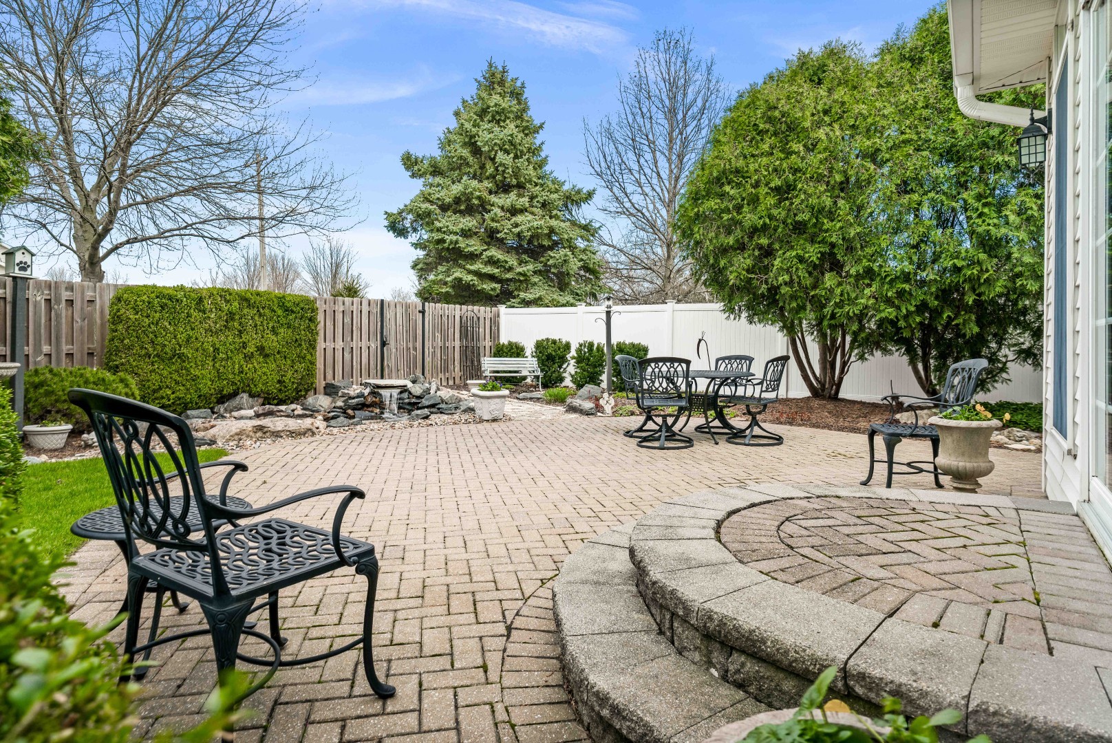 8 Sable Oaks Court, Bloomington, IL 61704