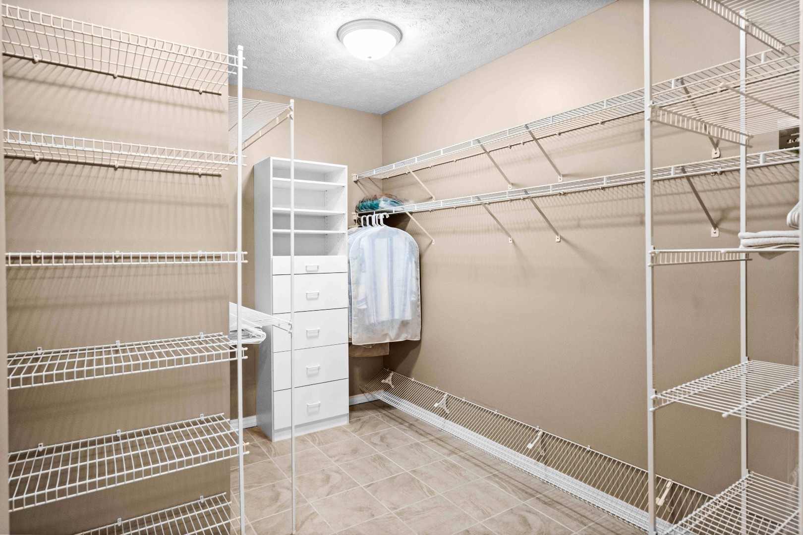 8 Sable Oaks Court, Bloomington, IL 61704