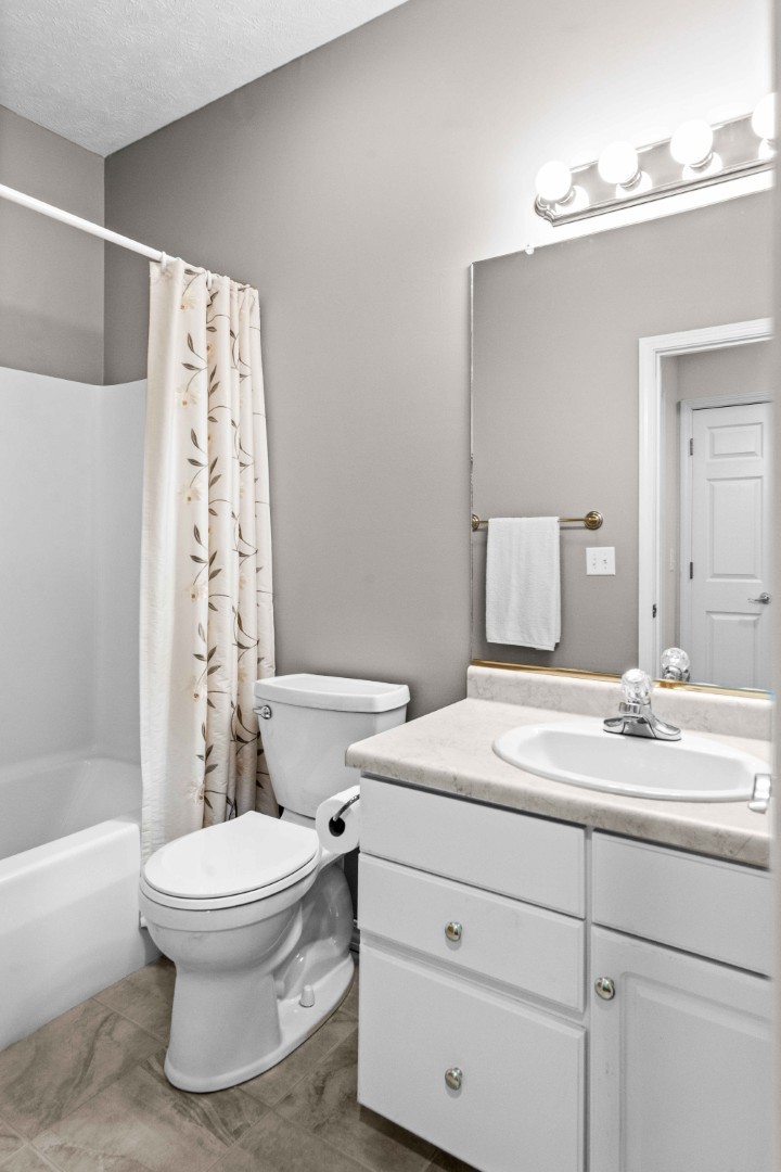 8 Sable Oaks Court, Bloomington, IL 61704