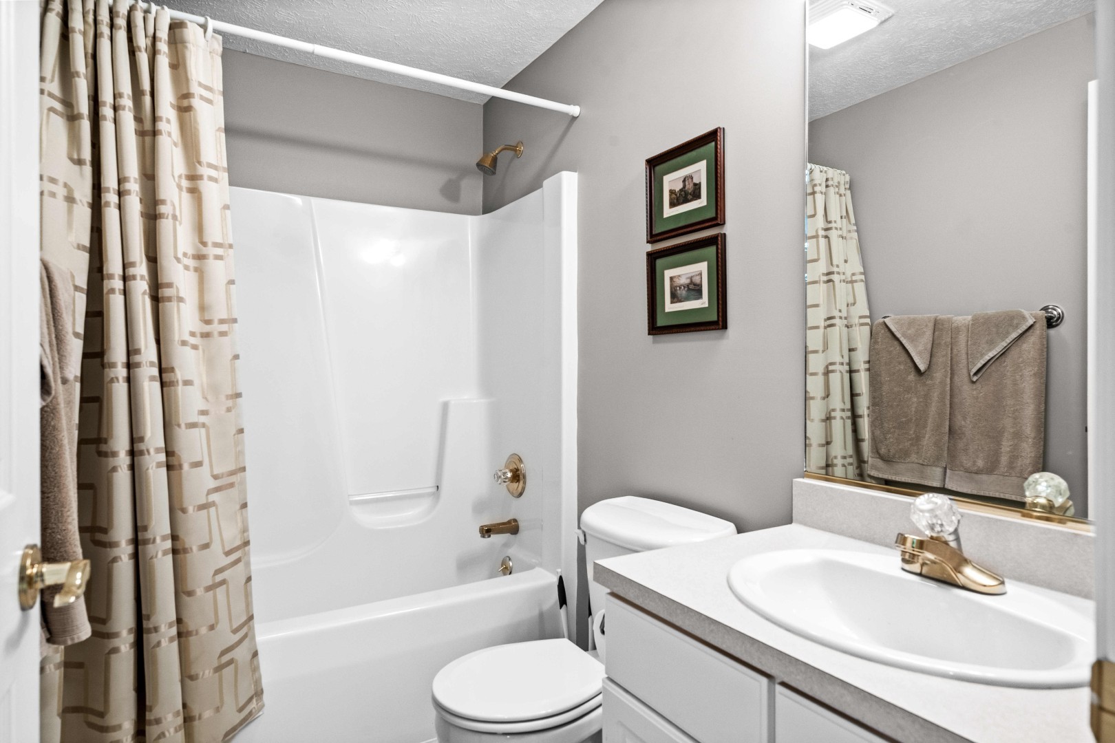 8 Sable Oaks Court, Bloomington, IL 61704