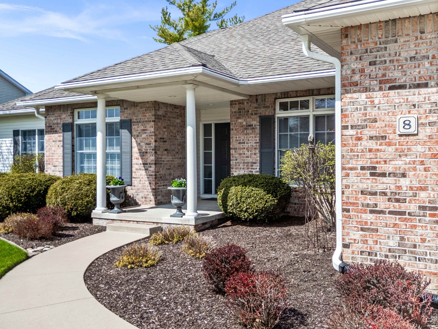 8 Sable Oaks Court, Bloomington, IL 61704