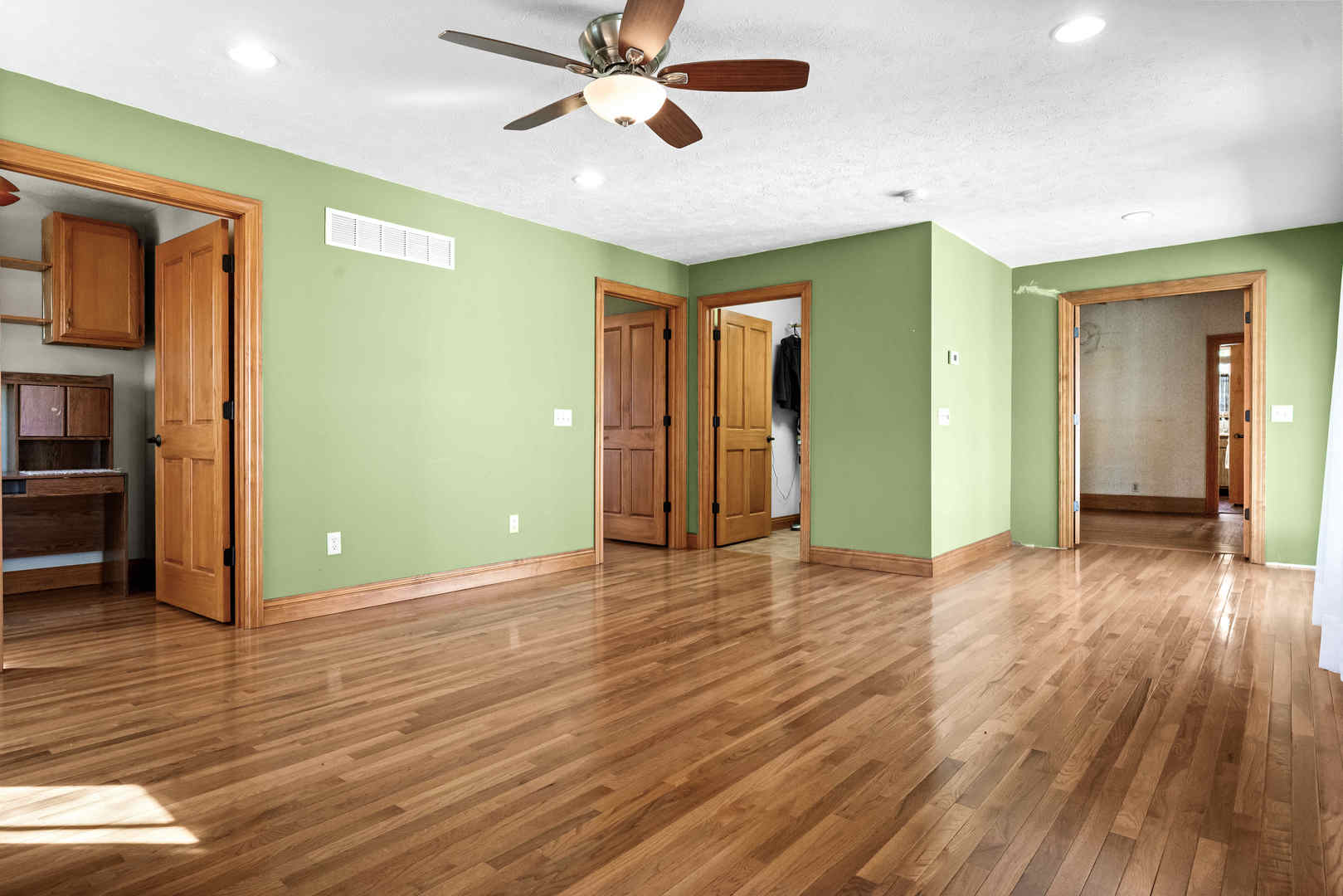 103 W Wood Street, Colfax, IL 61728