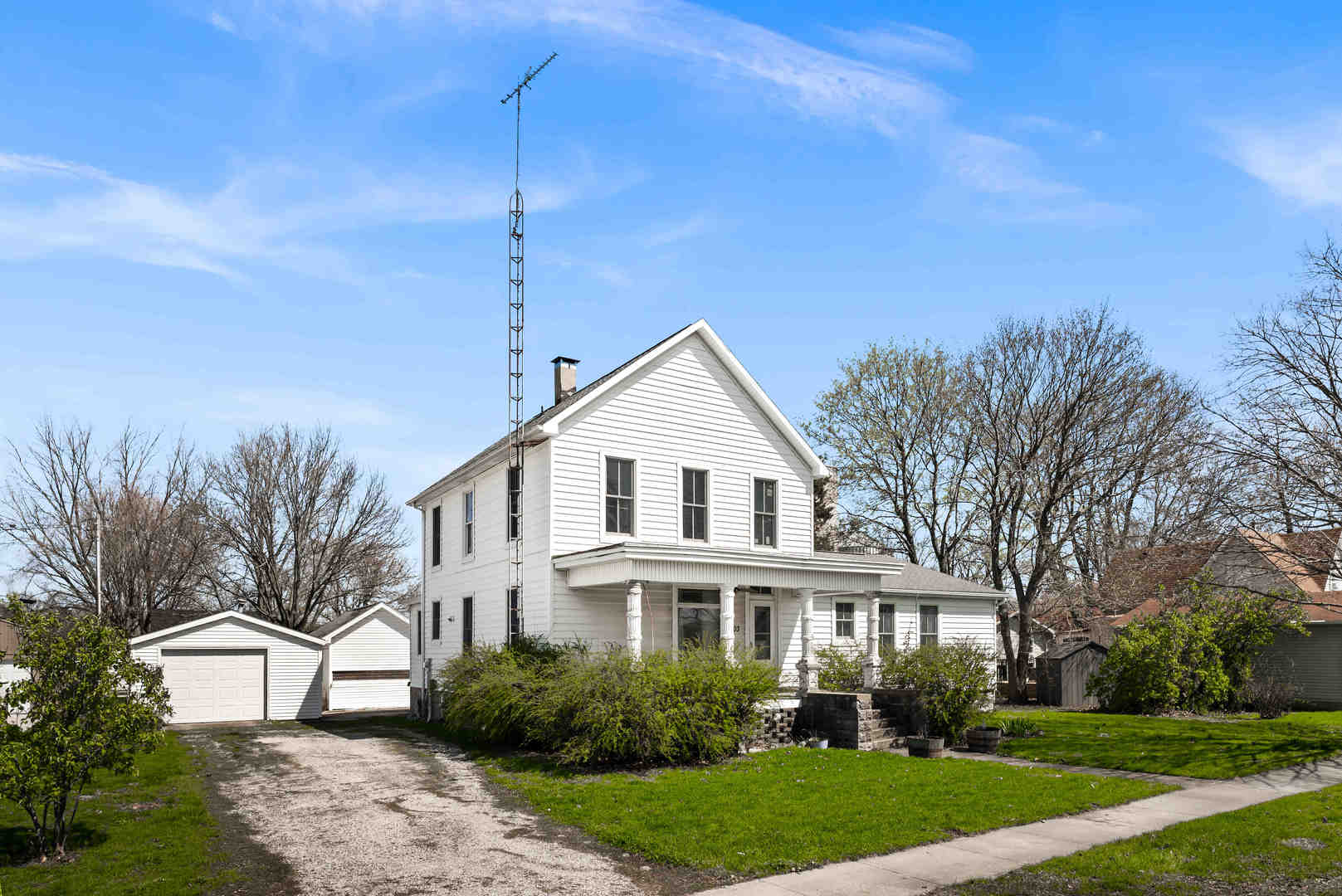 103 W Wood Street, Colfax, IL 61728