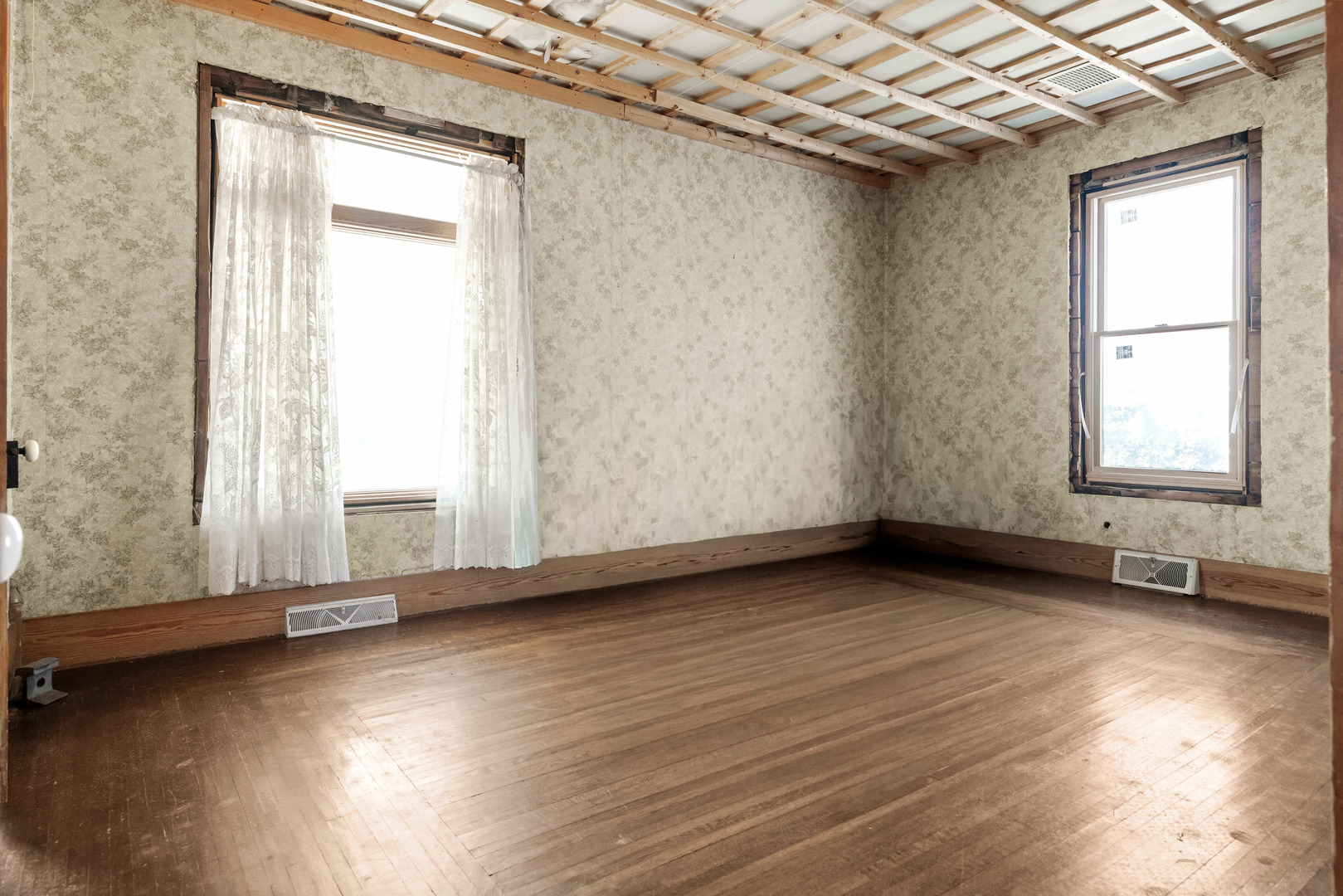 103 W Wood Street, Colfax, IL 61728