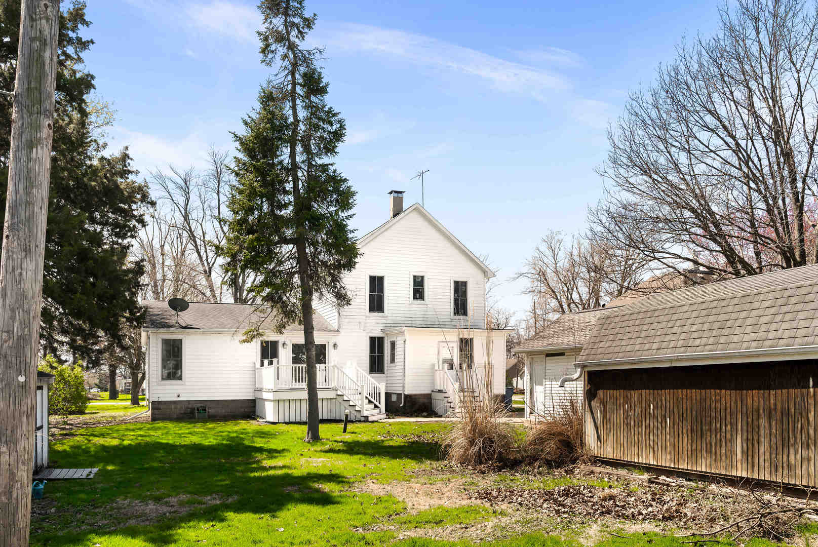 103 W Wood Street, Colfax, IL 61728