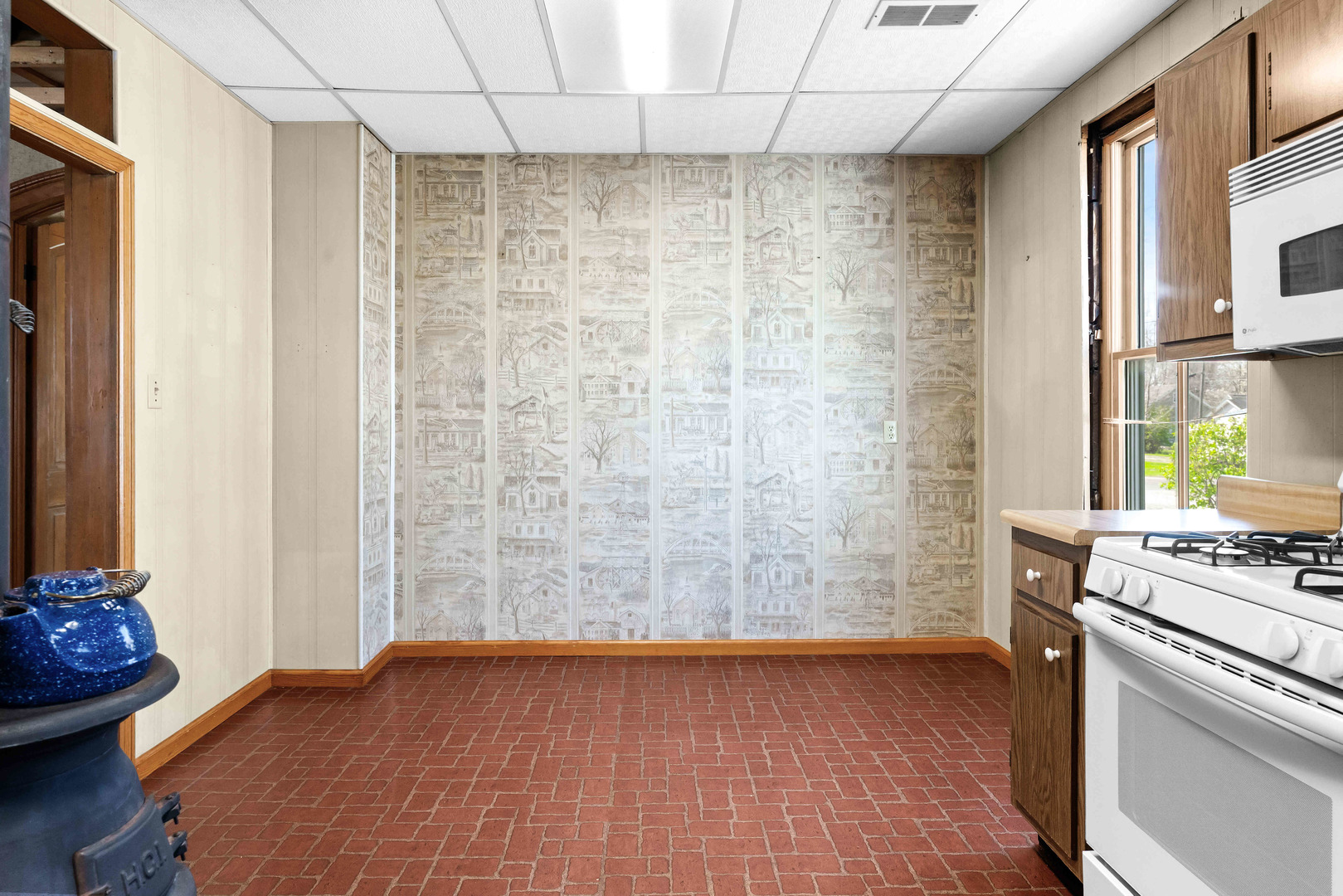 103 W Wood Street, Colfax, IL 61728