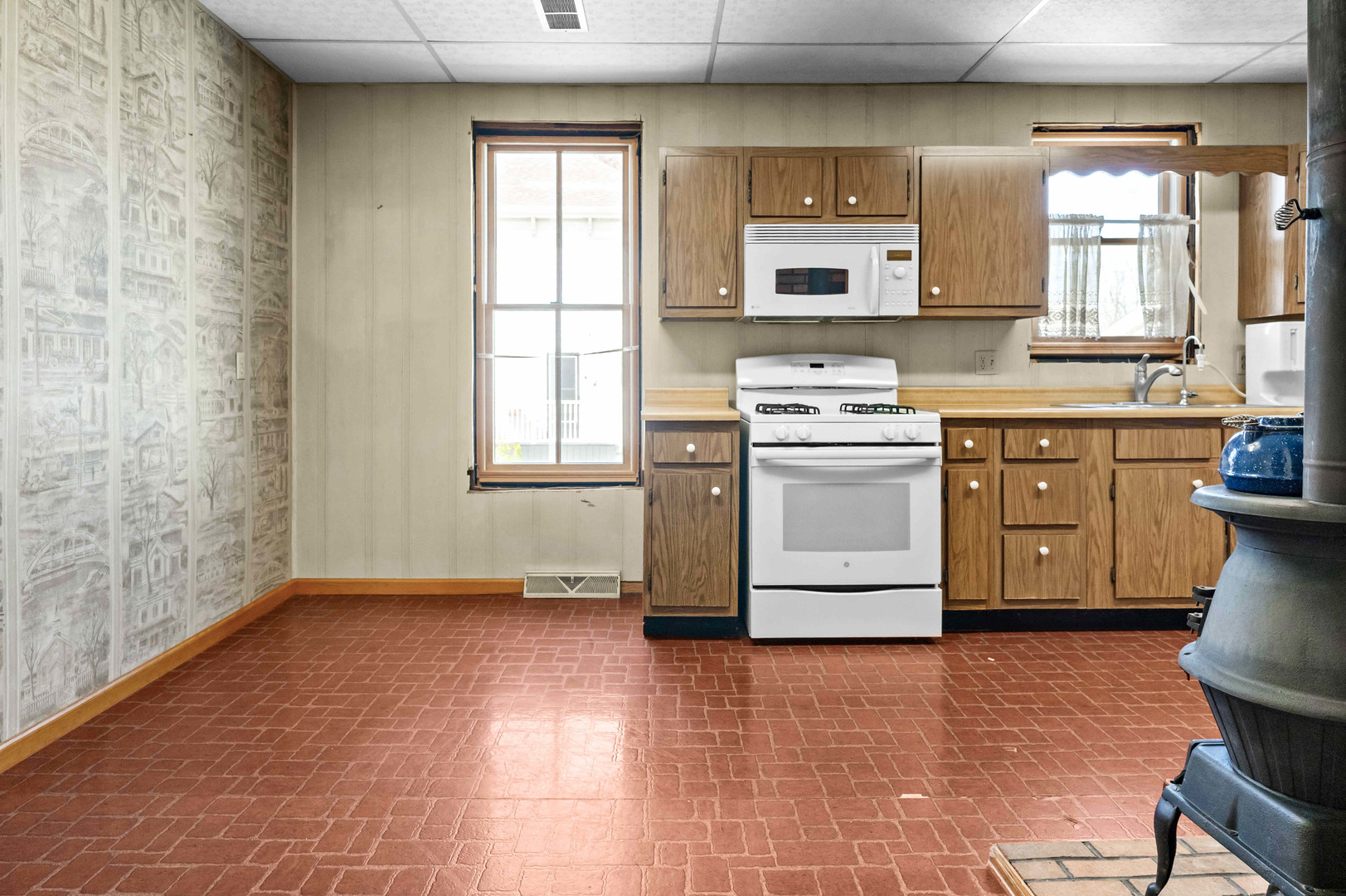 103 W Wood Street, Colfax, IL 61728