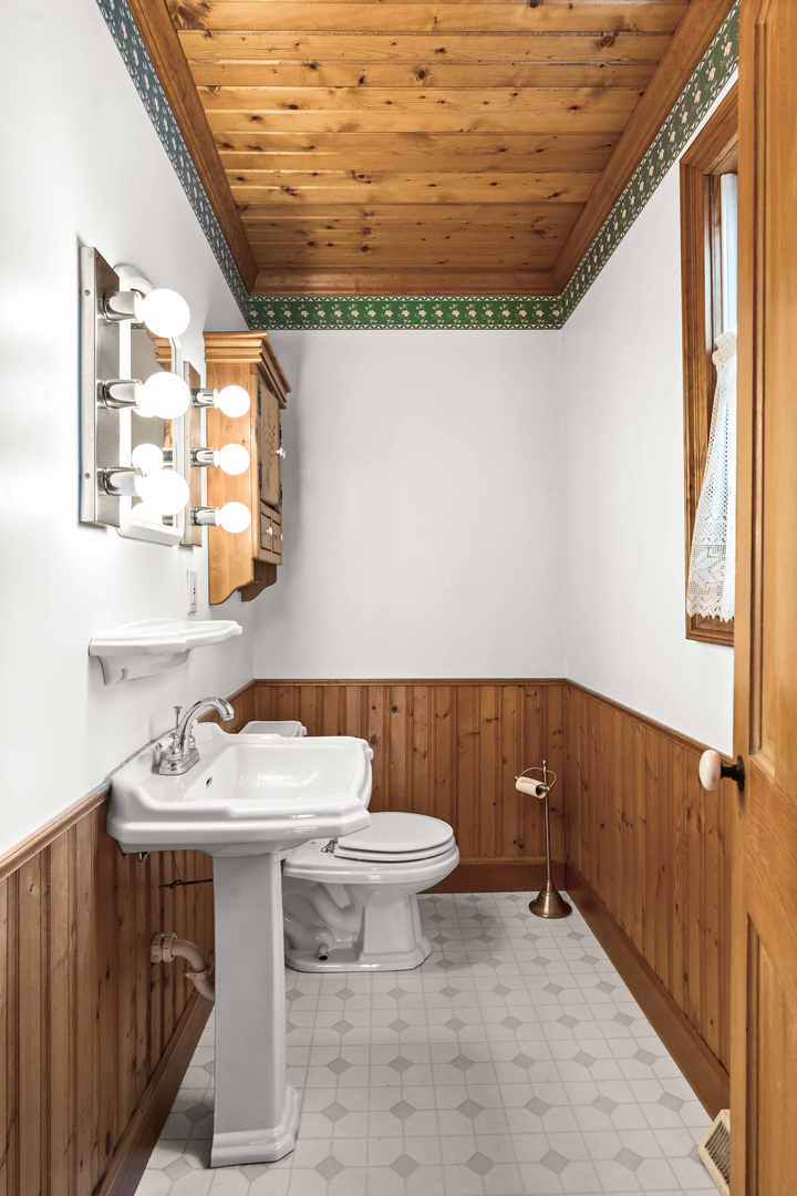 103 W Wood Street, Colfax, IL 61728