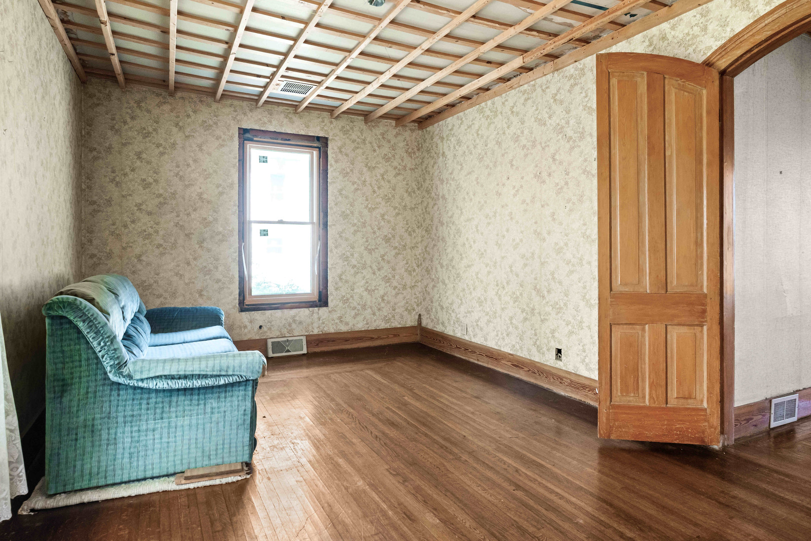 103 W Wood Street, Colfax, IL 61728