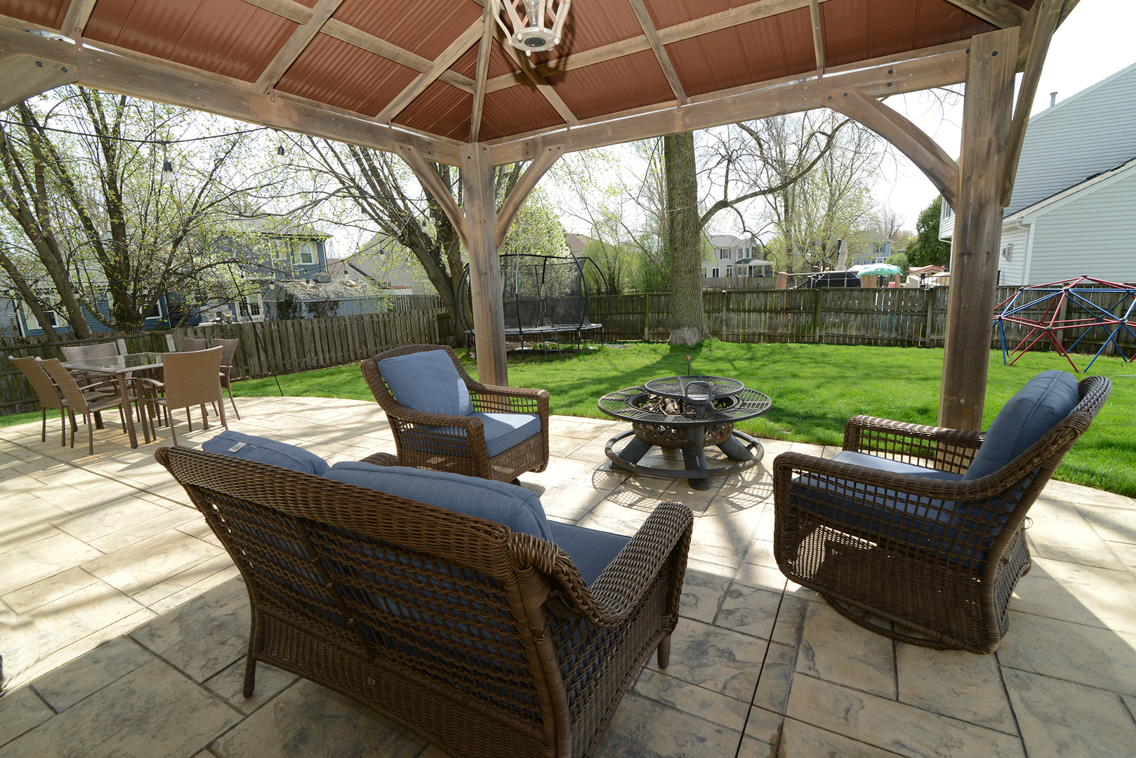 1292 LILAC Lane, Carol Stream, IL 60188