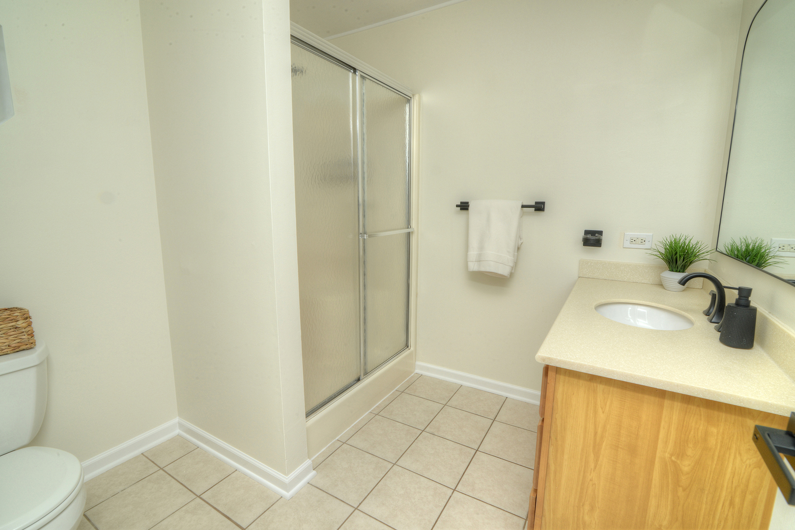 1292 LILAC Lane, Carol Stream, IL 60188