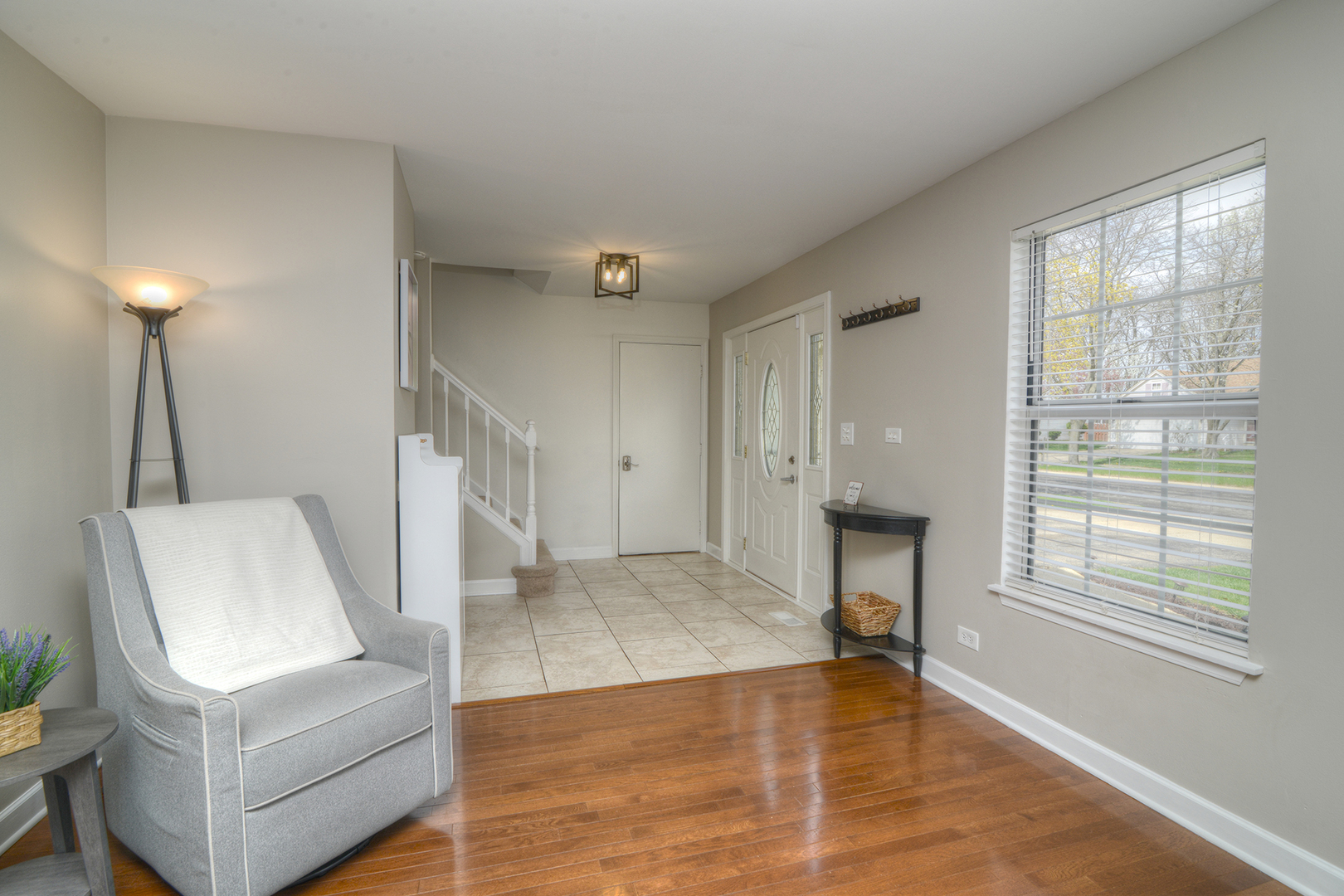 1292 LILAC Lane, Carol Stream, IL 60188