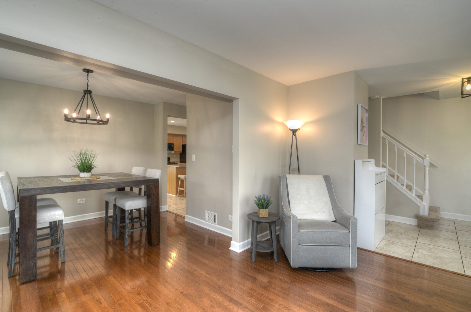 1292 LILAC Lane, Carol Stream, IL 60188