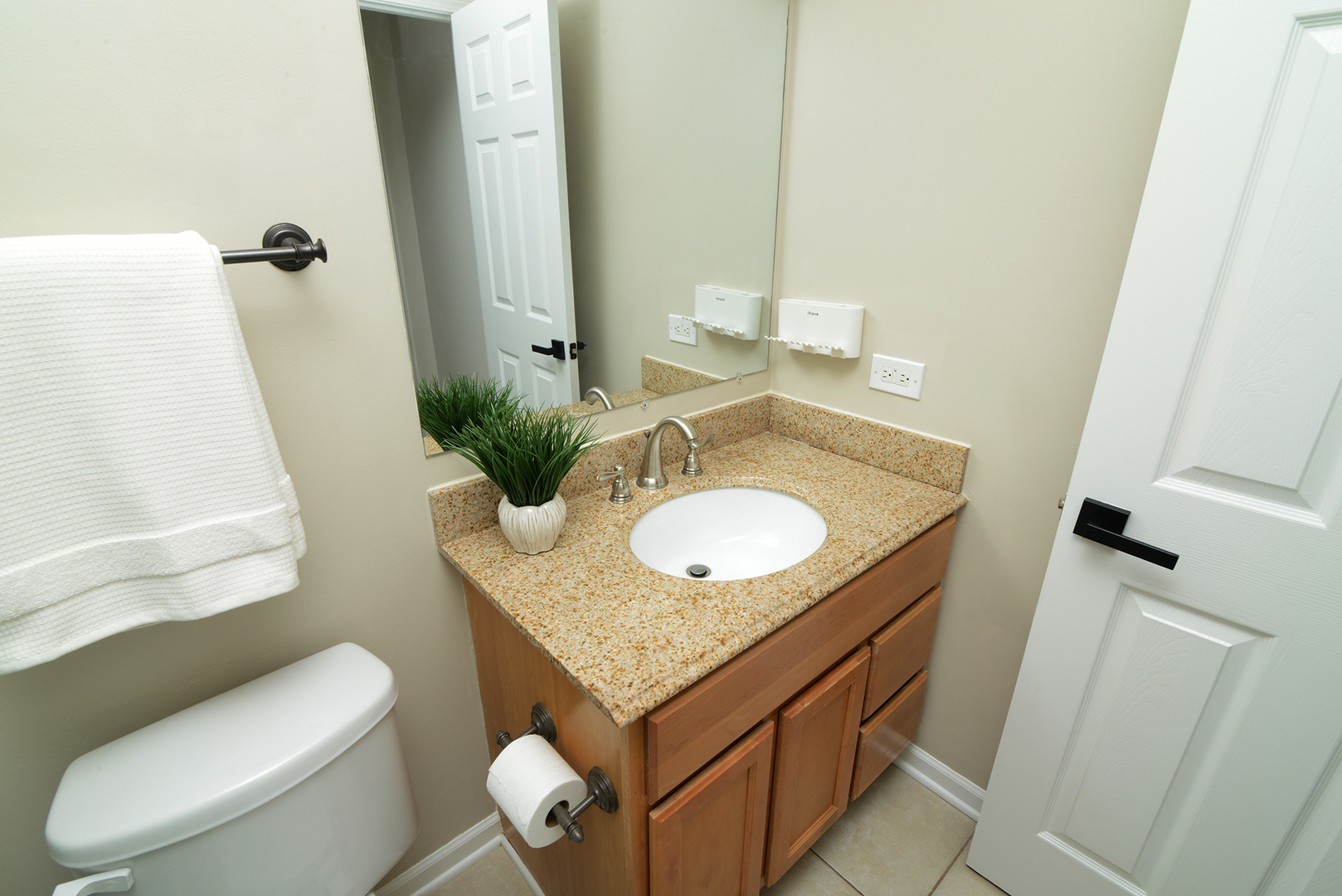 1292 LILAC Lane, Carol Stream, IL 60188