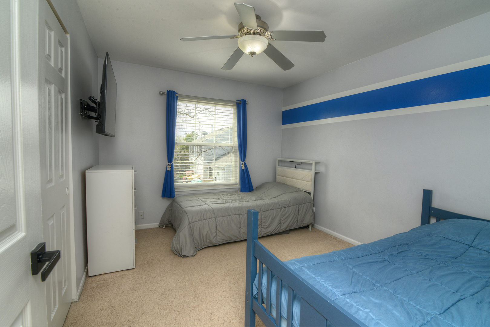 1292 LILAC Lane, Carol Stream, IL 60188