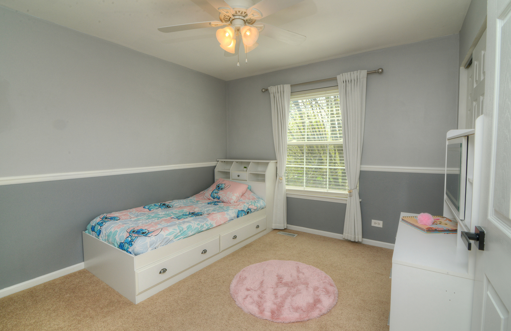 1292 LILAC Lane, Carol Stream, IL 60188