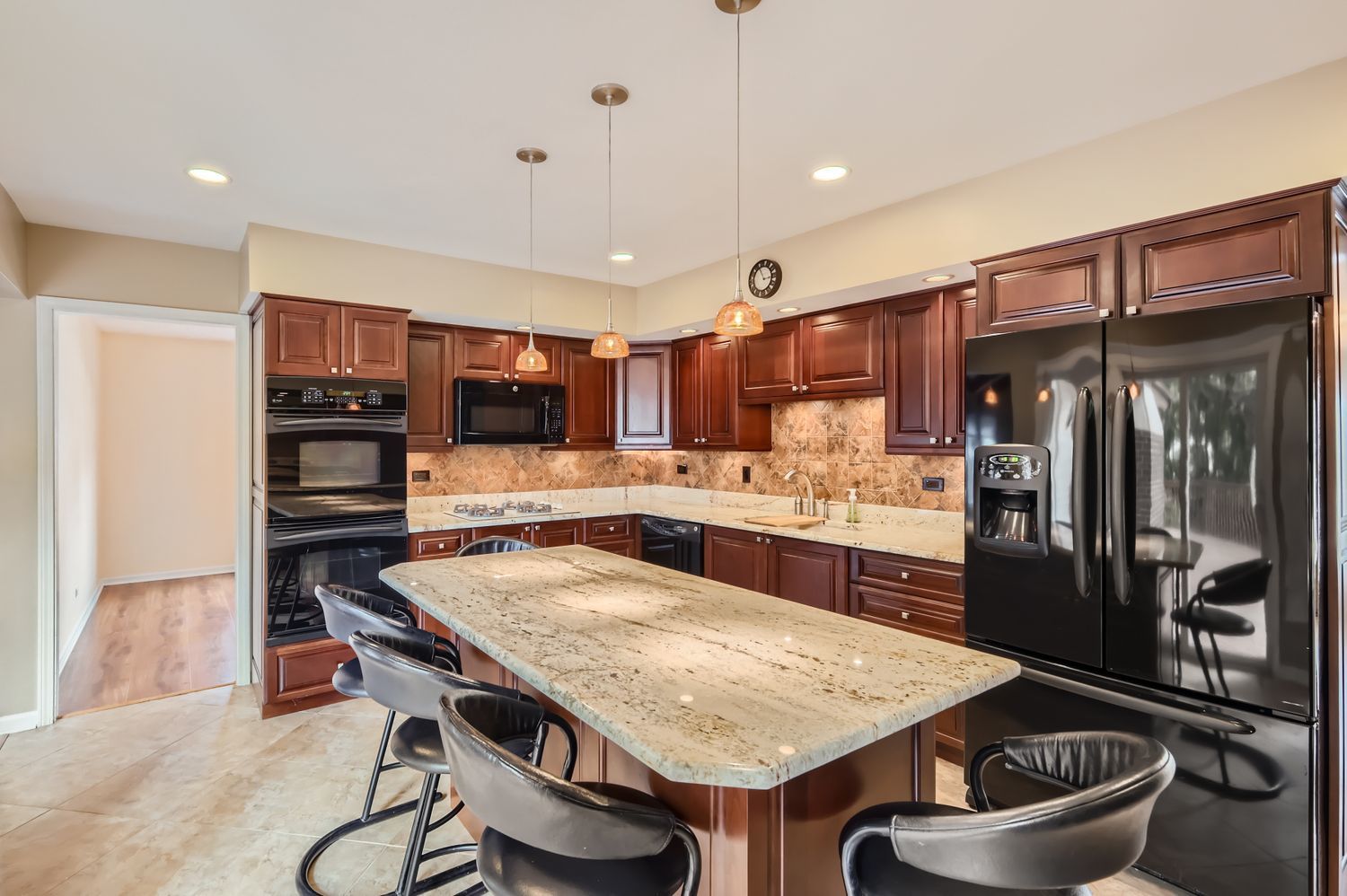 2S170 Stratford Road, Glen Ellyn, IL 60137