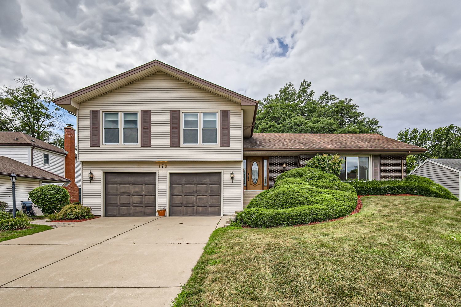 2S170 Stratford Road, Glen Ellyn, IL 60137