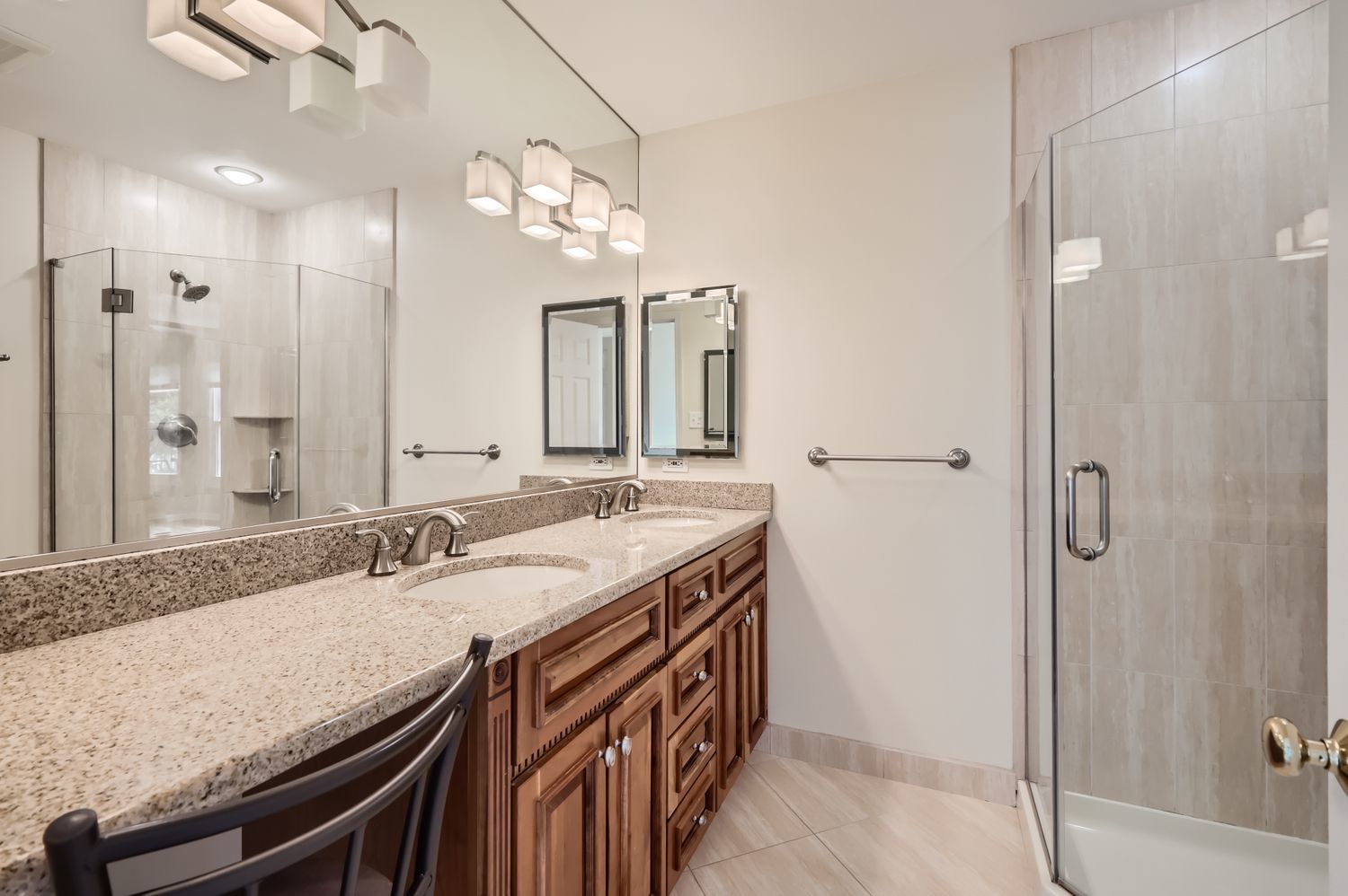 2S170 Stratford Road, Glen Ellyn, IL 60137