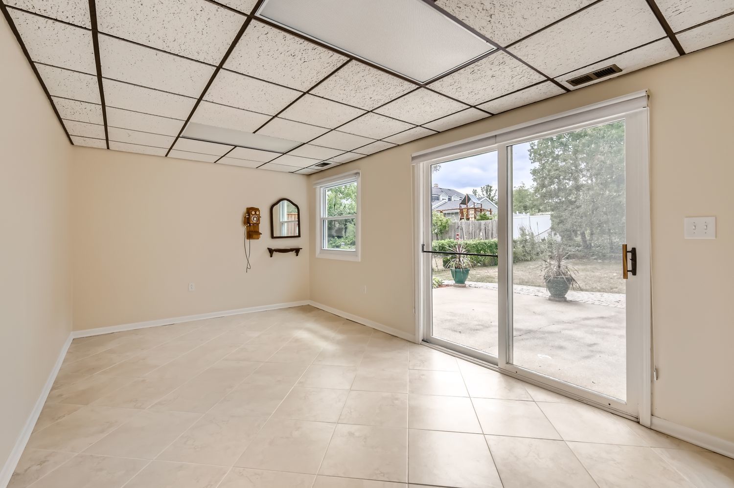 2S170 Stratford Road, Glen Ellyn, IL 60137