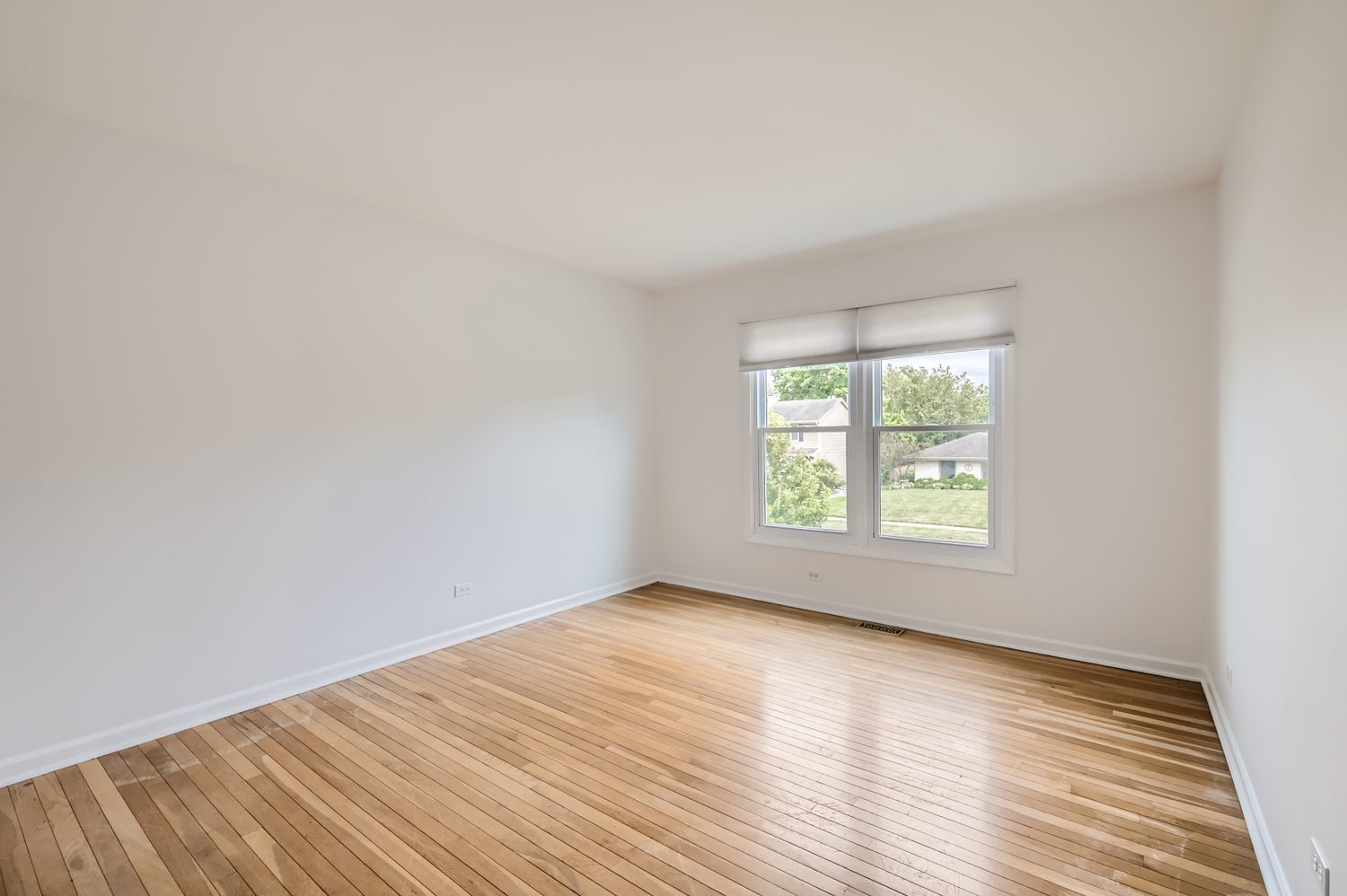 2S170 Stratford Road, Glen Ellyn, IL 60137