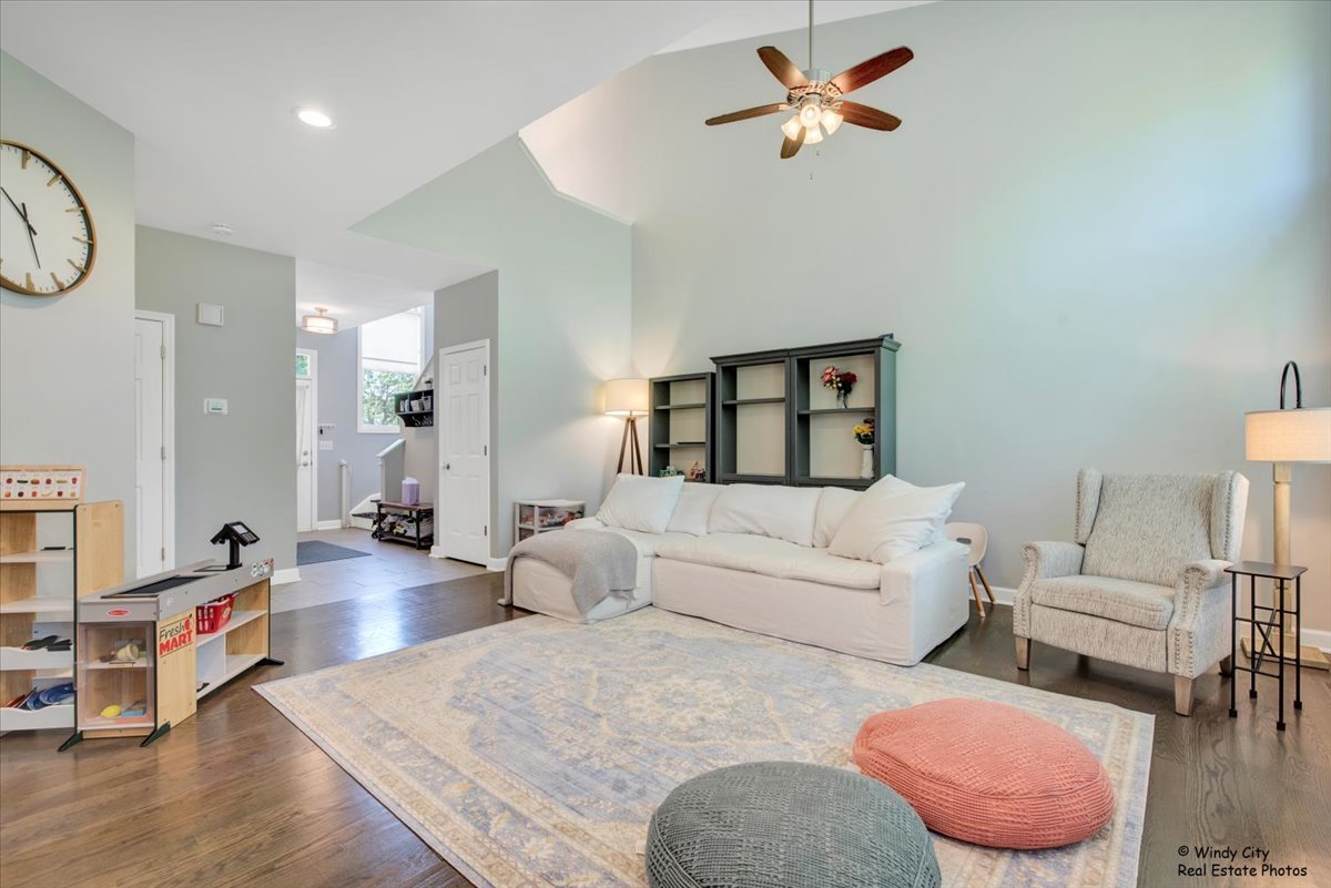 125 Chestnut Hills Circle, Burr Ridge, IL 60527