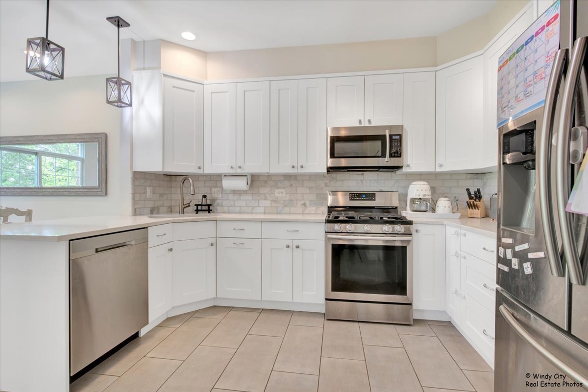 125 Chestnut Hills Circle, Burr Ridge, IL 60527