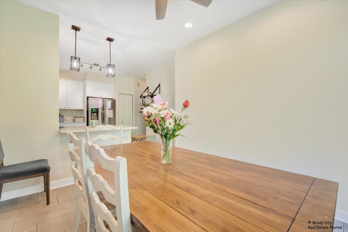 125 Chestnut Hills Circle, Burr Ridge, IL 60527