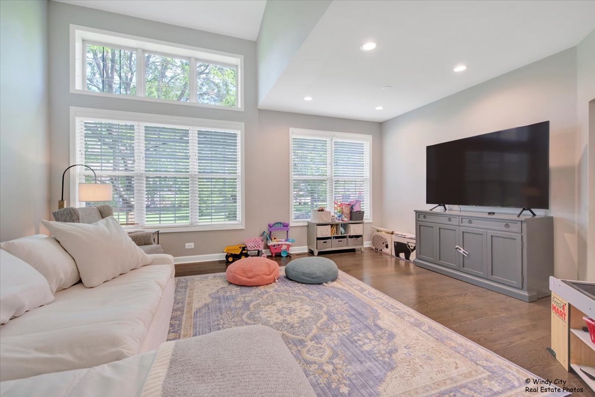 125 Chestnut Hills Circle, Burr Ridge, IL 60527