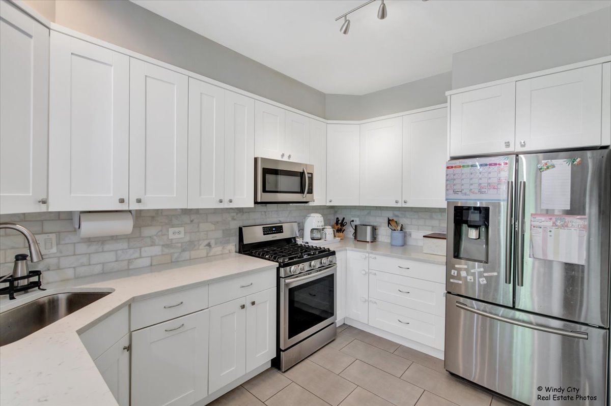 125 Chestnut Hills Circle, Burr Ridge, IL 60527