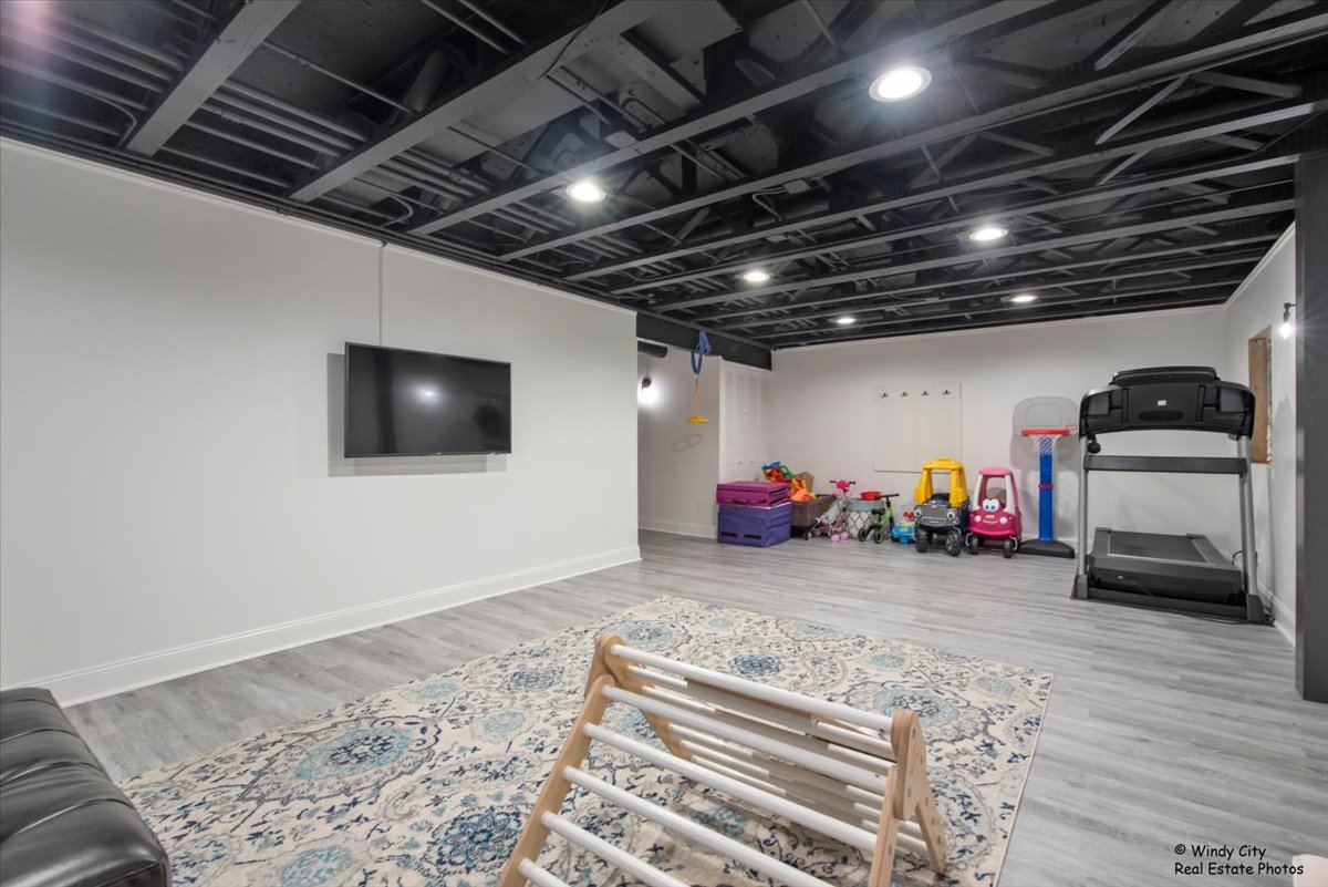 125 Chestnut Hills Circle, Burr Ridge, IL 60527