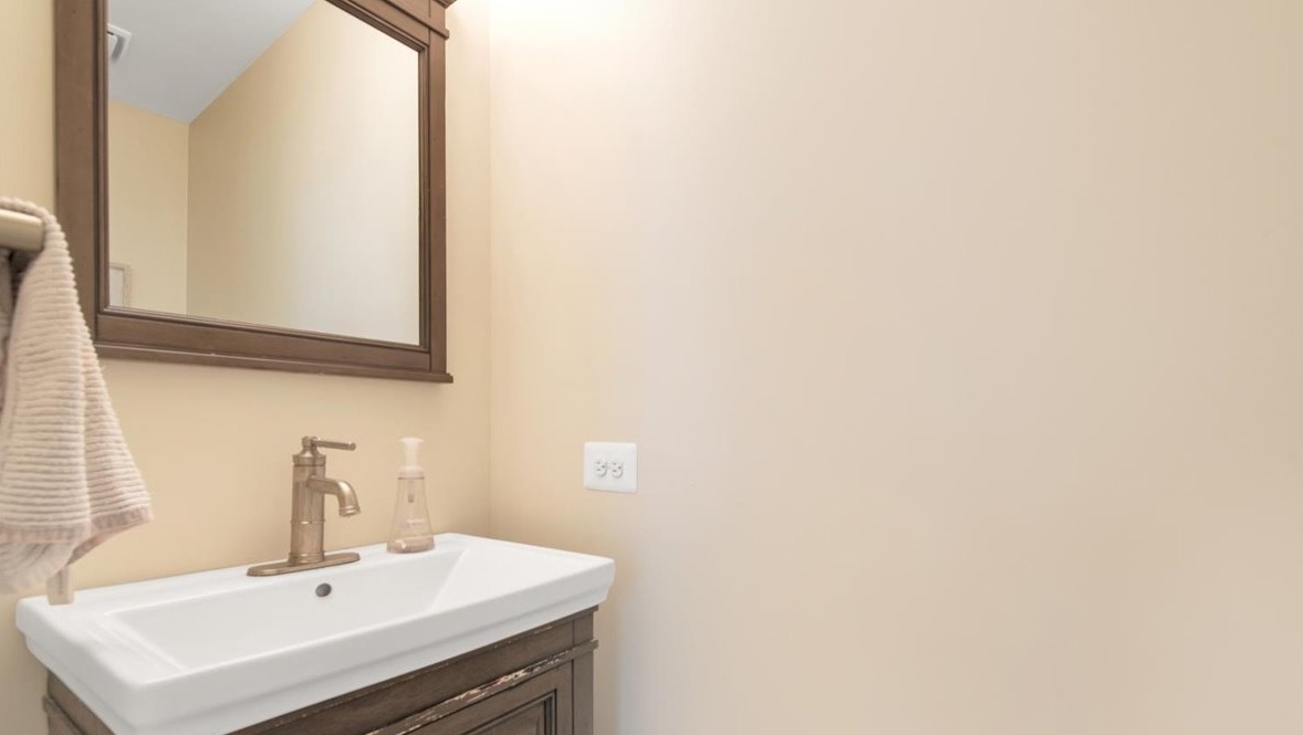 125 Chestnut Hills Circle, Burr Ridge, IL 60527